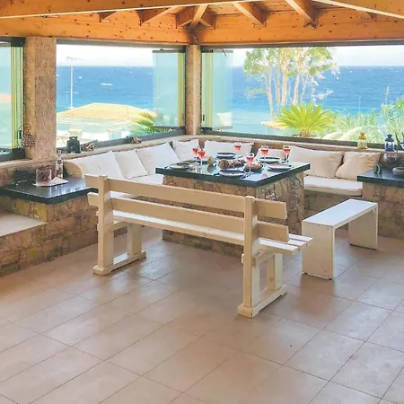 Casa de Férias Stunning In Petalou, Korinthias With 4 Bedrooms, Wifi And Outdoor Swimming Pool Petalou