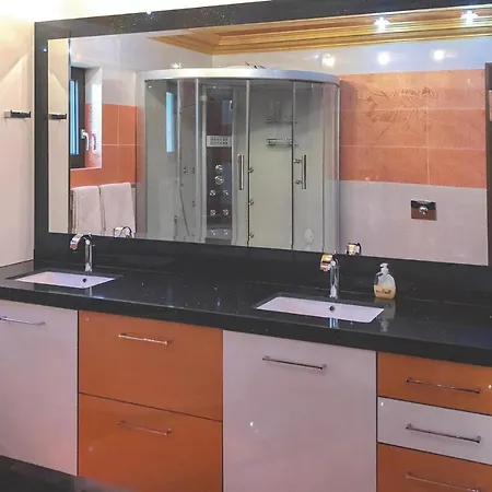 בית נופש Nice Home In Petalou, Korinthias *