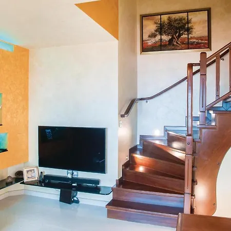 Casa de Férias Stunning In Petalou, Korinthias With 4 Bedrooms, Wifi And Outdoor Swimming Pool *
