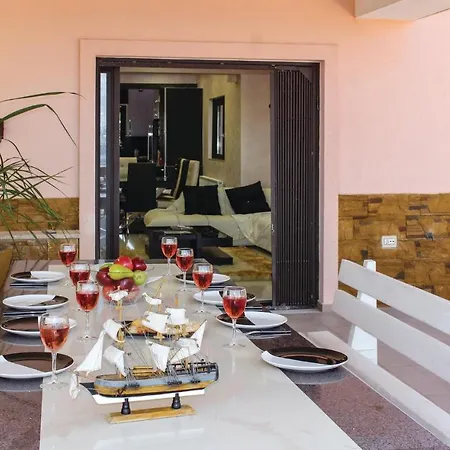 בית נופש Nice Home In Petalou, Korinthias