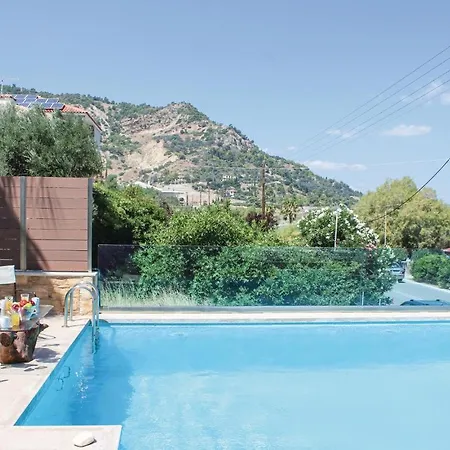 Nice Home In Petalou, Korinthias בית נופש
