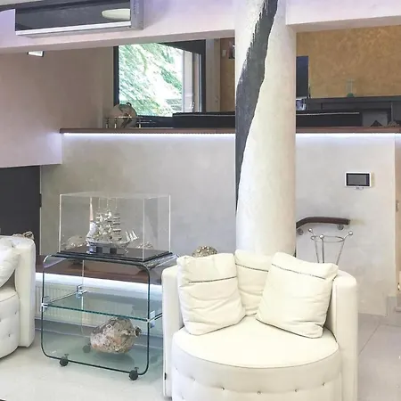 Casa de Férias Stunning In Petalou, Korinthias With 4 Bedrooms, Wifi And Outdoor Swimming Pool Petalou