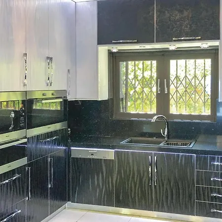 Casa de Férias Stunning In Petalou, Korinthias With 4 Bedrooms, Wifi And Outdoor Swimming Pool *