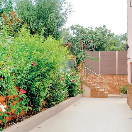 בית נופש Nice Home In Petalou, Korinthias Petalou