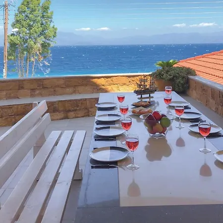 Nice Home In Petalou, Korinthias בית נופש *