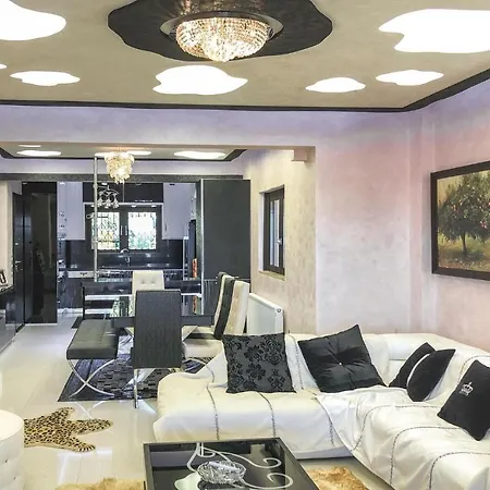Stunning In Petalou, Korinthias With 4 Bedrooms, Wifi And Outdoor Swimming Pool Petalou